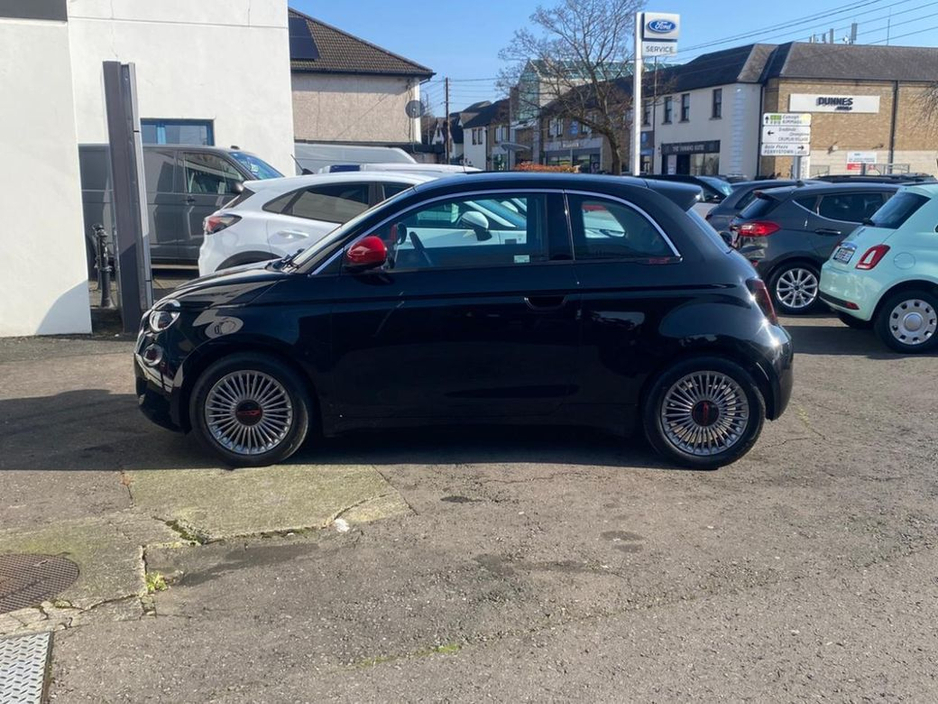 2023 Fiat 500e - image 10