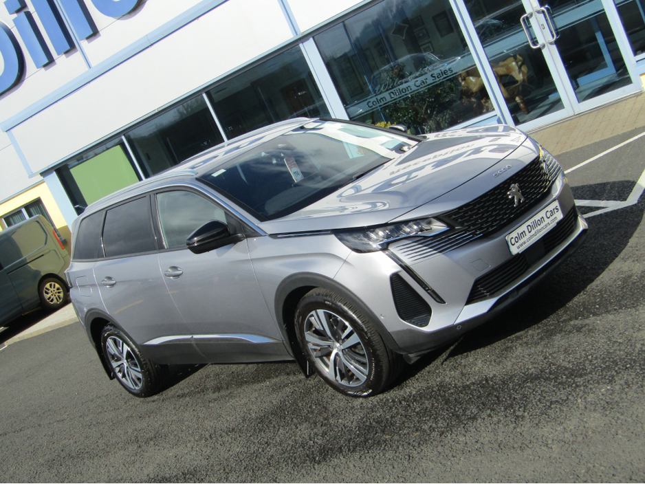 2022 Peugeot 5008 - image 2