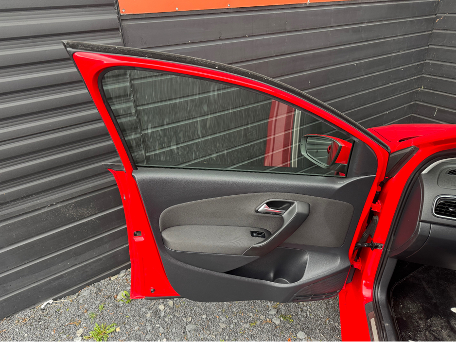 2012 Volkswagen Polo - image 16