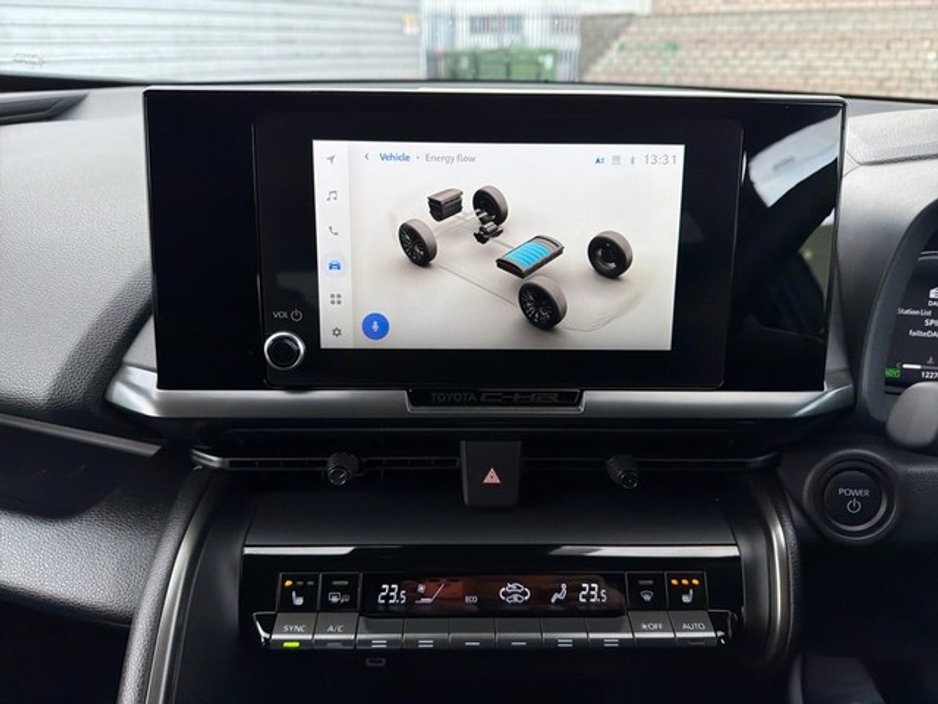 2025 Toyota C-HR SPORT PLUS SIDESTEPS & EXTRAS // HEATED SEATS // APPLE CARPLAY/ANDROID AUTO // SIDE STEPS // WIND DEFLECTORS // FULL WARRANTY €37,945