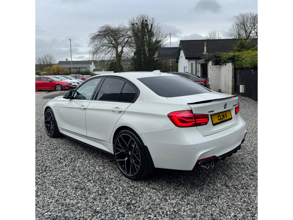 2016 BMW 3 Series - image 15