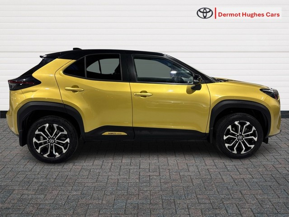 2023 Toyota Yaris Cross LUNA SPORT BI-TONE HYBRID AUTO €28,950