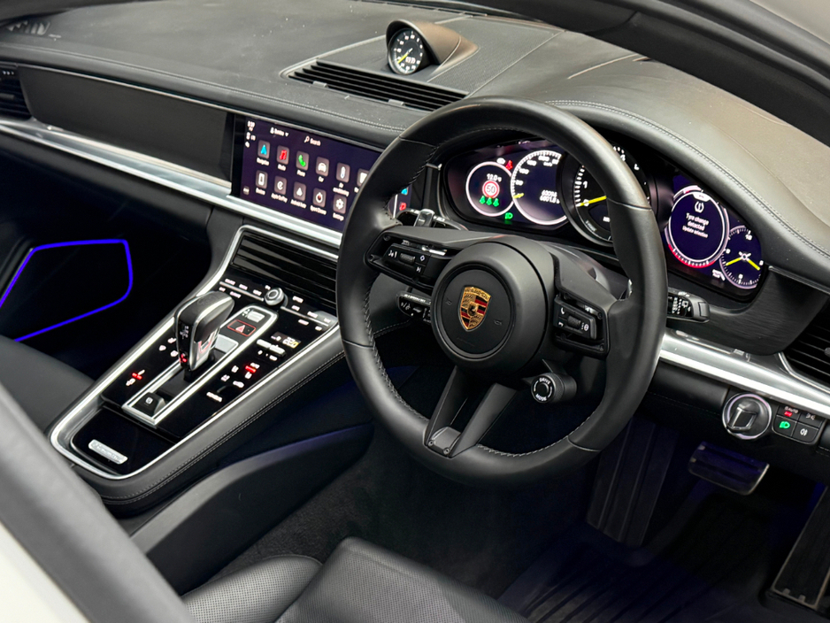 2023 Porsche Panamera - image 10