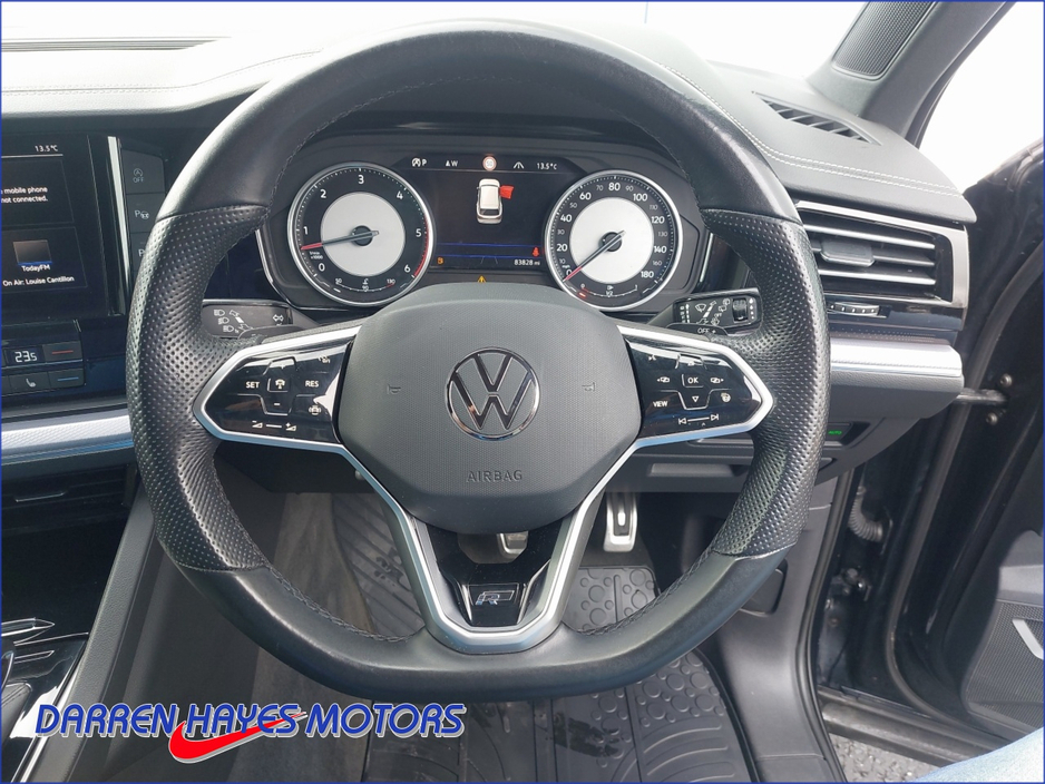 2021 Volkswagen Touareg - image 17