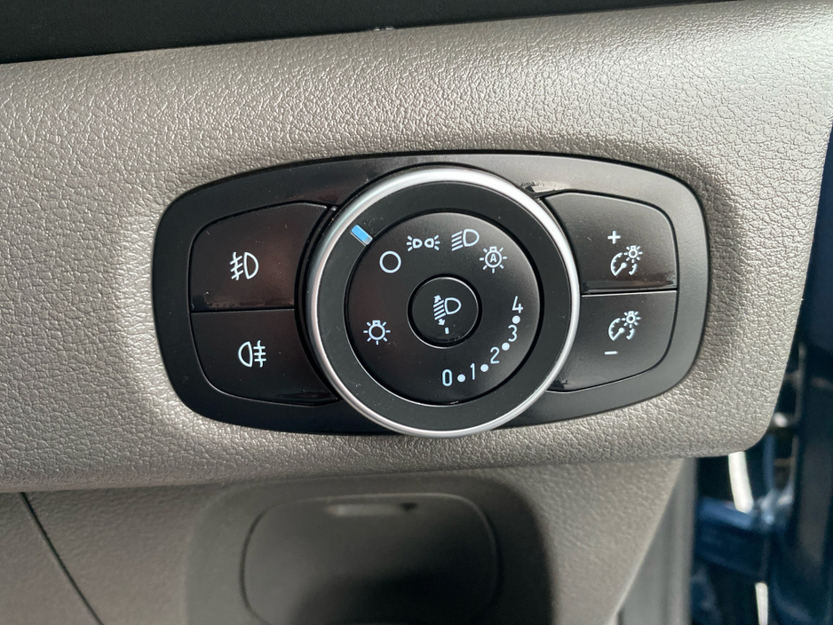 2020 Ford Transit Custom - image 16