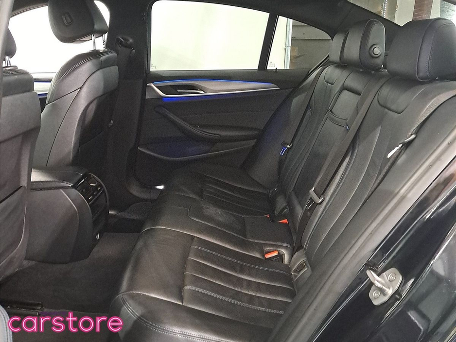 2017 BMW 5 Series - image 10