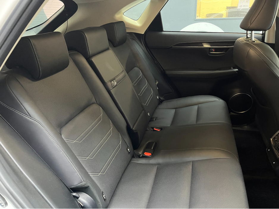 2019 Lexus NX 300 h - image 15