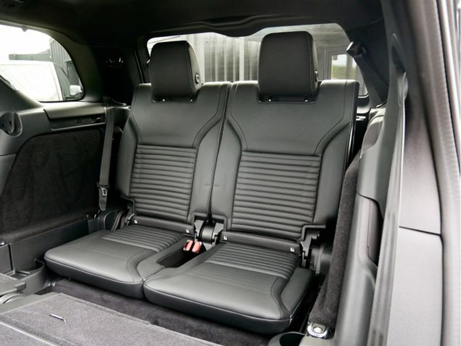 2025 Land Rover Discovery - image 33