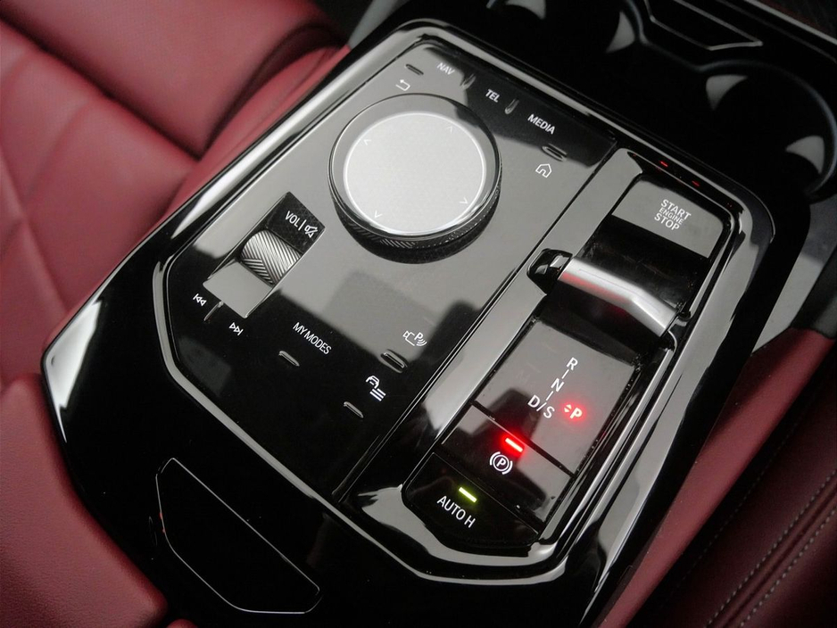 2025 BMW 5 Series - image 9