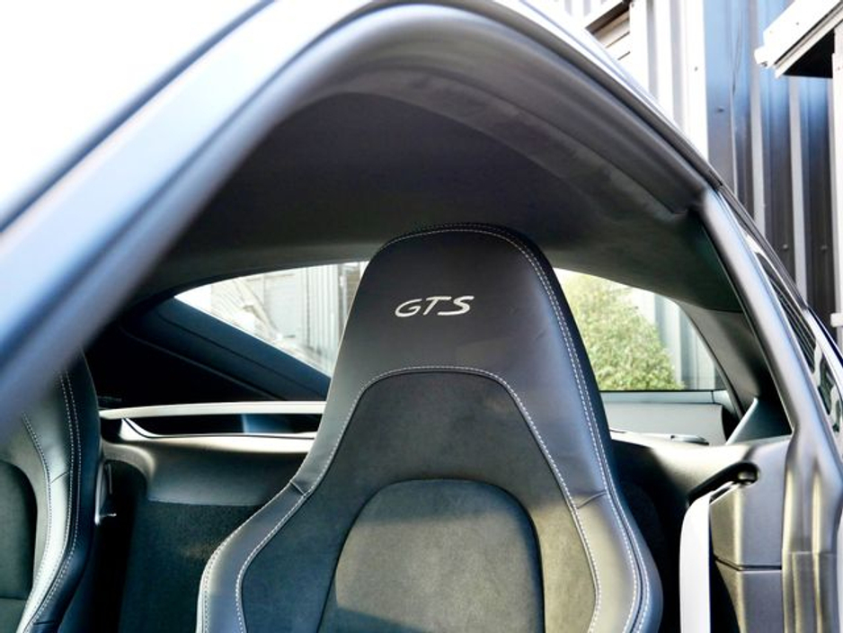 2023 Porsche Cayman - image 21