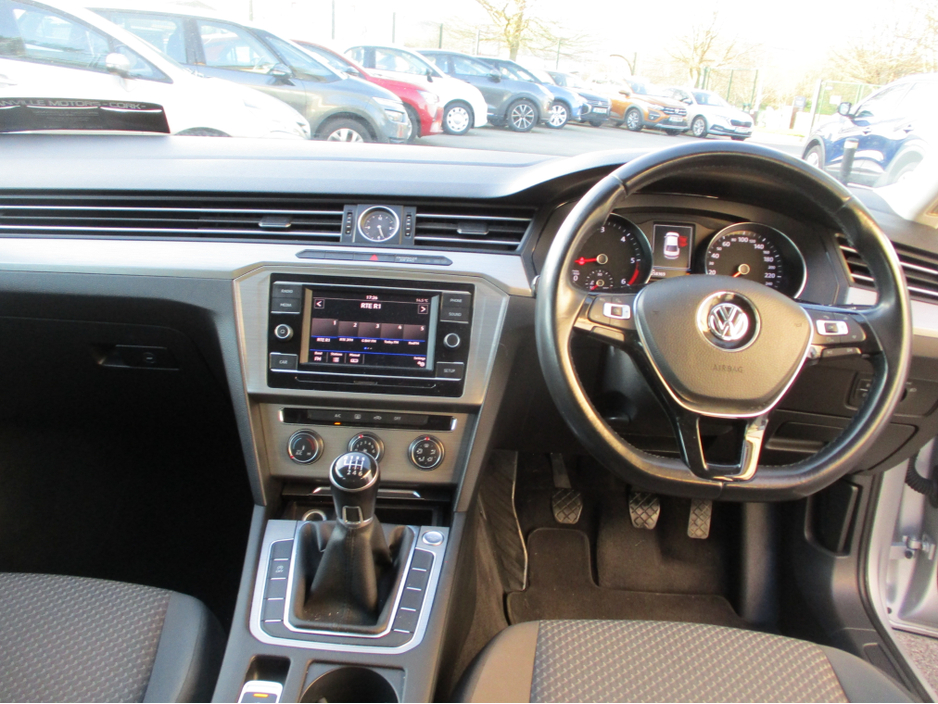 2018 Volkswagen Passat - image 11