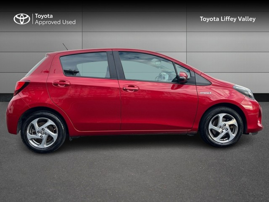 2016 Toyota Yaris - image 3