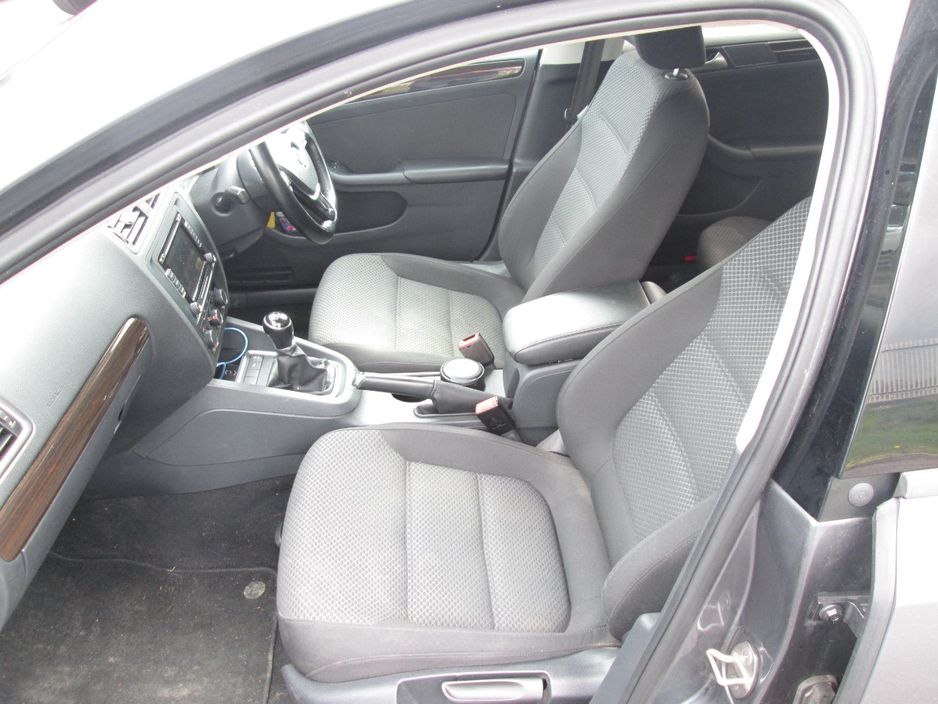 2015 Volkswagen Jetta - image 10