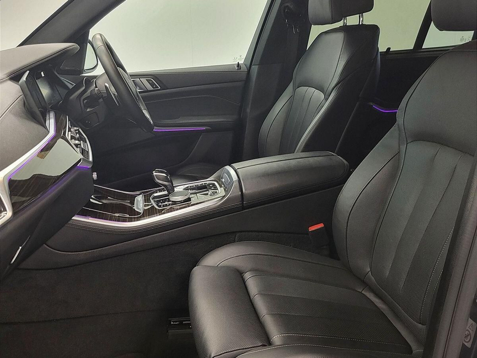 2021 BMW X5 - image 7