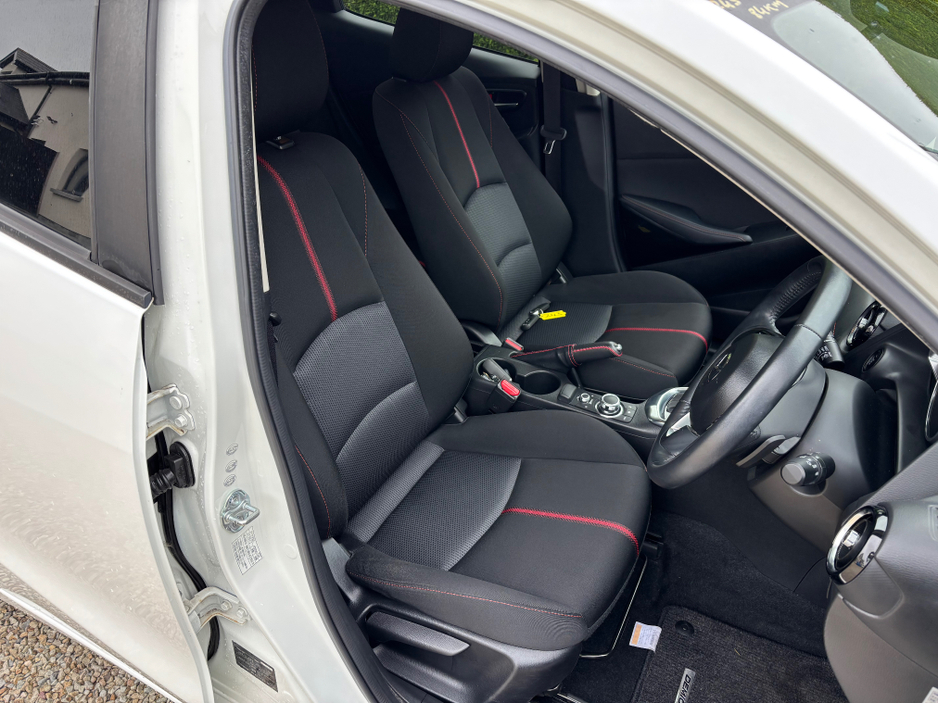 2016 Mazda Demio - image 9