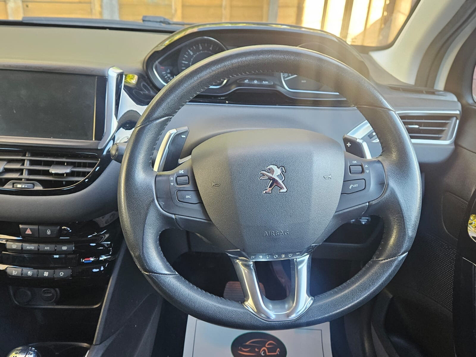 2015 Peugeot 208 - image 22