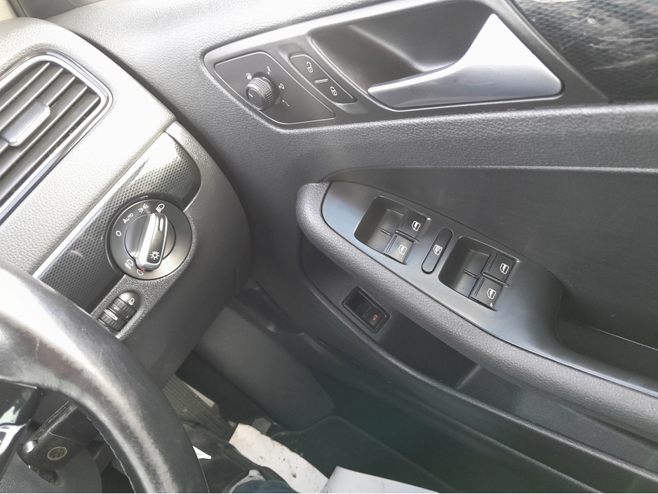 2015 Volkswagen Jetta - image 30