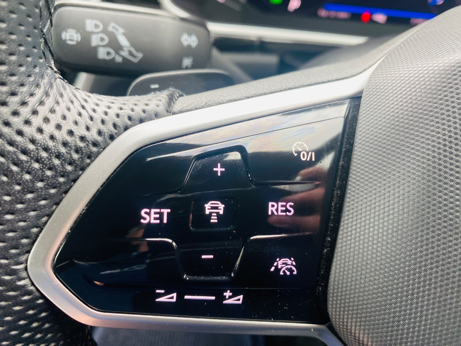 2023 Volkswagen T-Roc - image 19