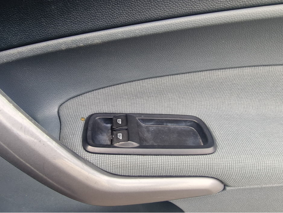 2011 Ford Fiesta - image 19