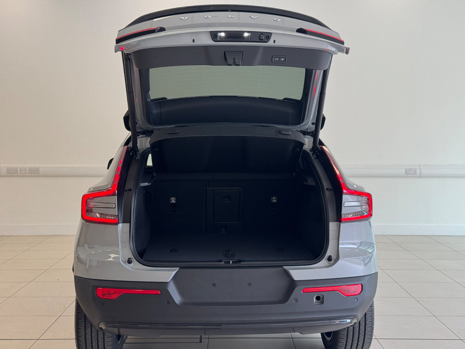 2026 Volvo EC40 - image 10