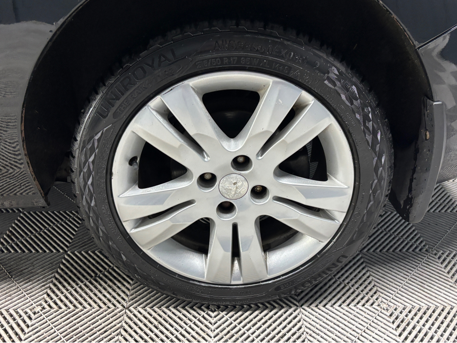 2016 Peugeot 5008 - image 5