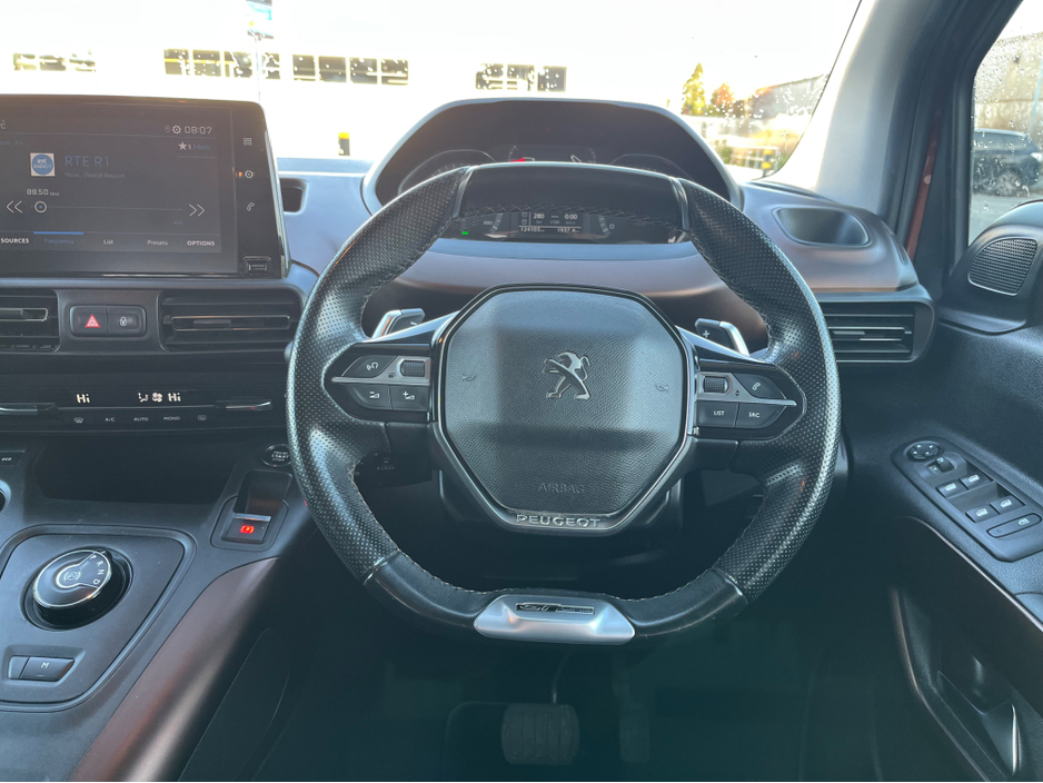 2020 Peugeot Rifter - image 21