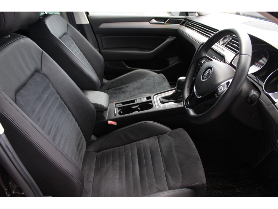 2018 Volkswagen Passat - image 11