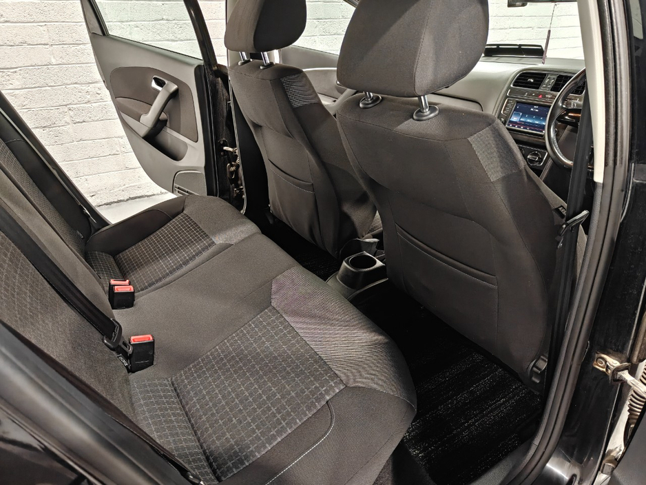 2015 Volkswagen Polo - image 14