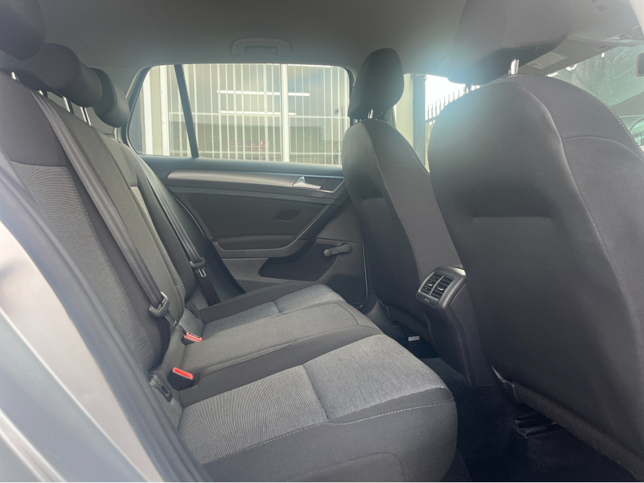 2013 Volkswagen Golf - image 15