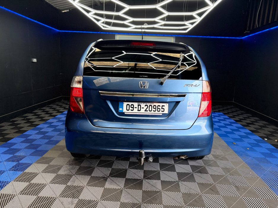 2009 Honda FR-V - image 12