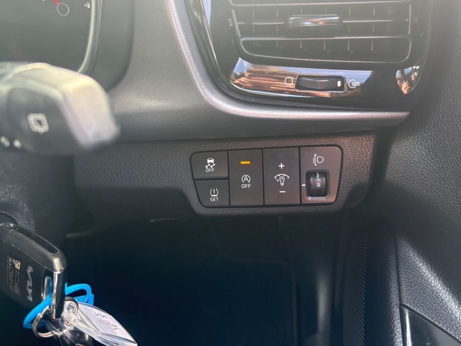 2023 Kia Rio - image 9