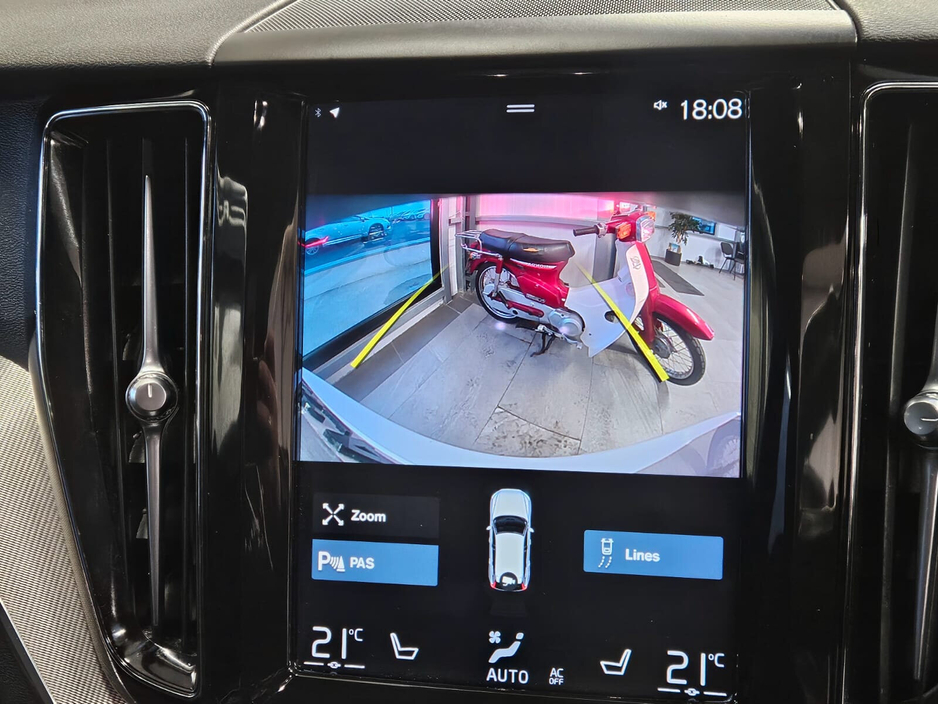 2021 Volvo XC60 - image 13