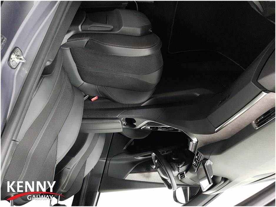 2024 Peugeot 5008 - image 9