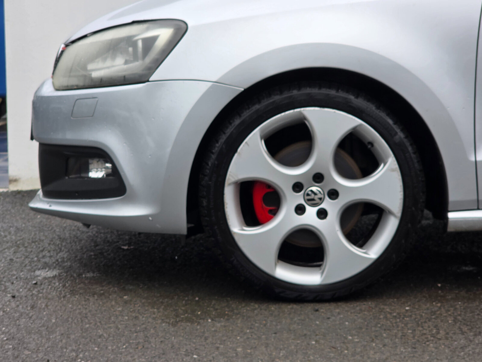 2012 Volkswagen Polo - image 12