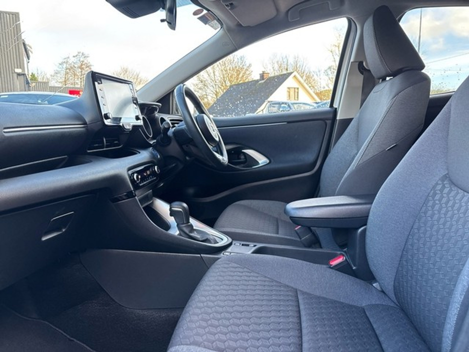 2023 Toyota Yaris FRESH SELECTION OF TRADE-INS YARIS CROSS LUNA €26,000