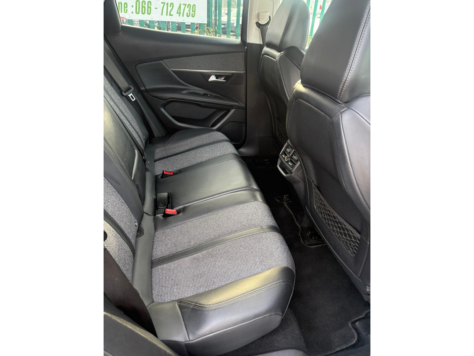 2019 Peugeot 3008 - image 7