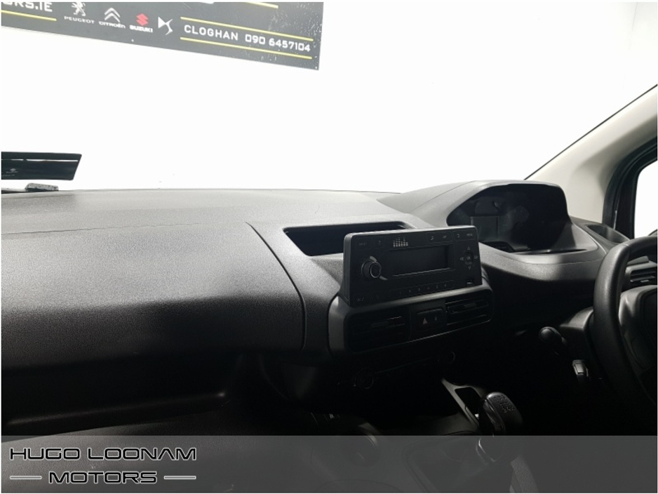 2021 Peugeot Partner - image 9