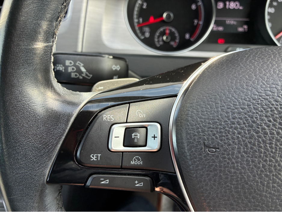 2014 Volkswagen Golf - image 18