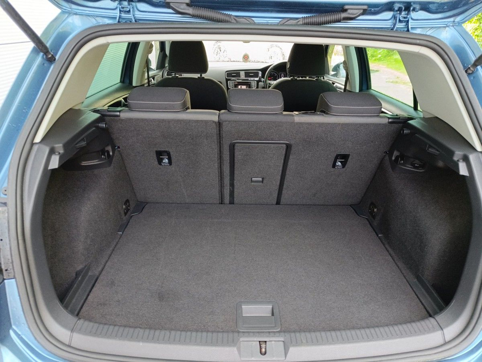 2016 Volkswagen Golf - image 16