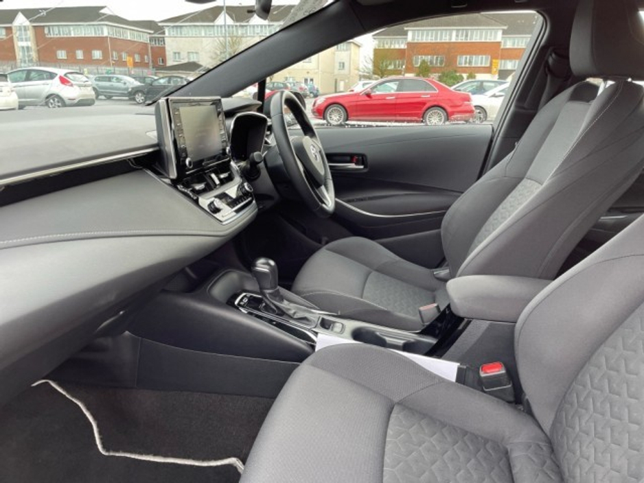 2023 Toyota Corolla Hatchback 5dr Hybrid - Luna Edition - SPECIAL OFFER UNIT - 1.8 Automatic - 1 Owner // Remote Central Locking // Front Electric Windows // Rear Electric Windows // Electric Mirrors // Heated Mirrors €24,899