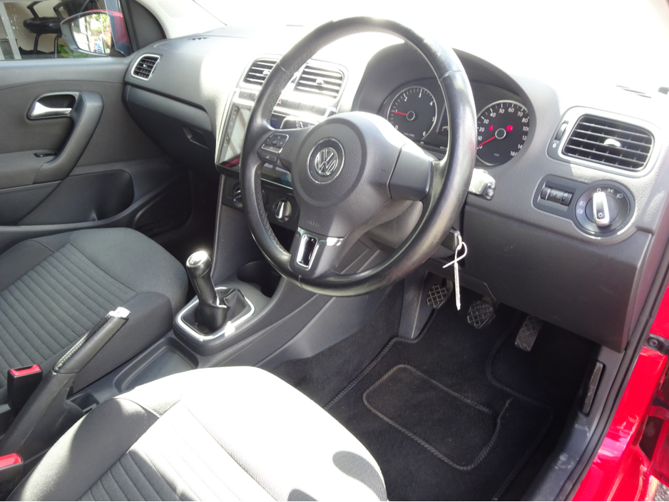 2012 Volkswagen Polo - image 20