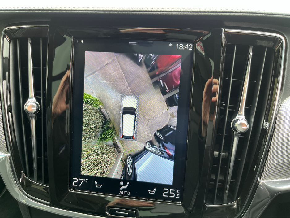 2019 Volvo V90 - image 25