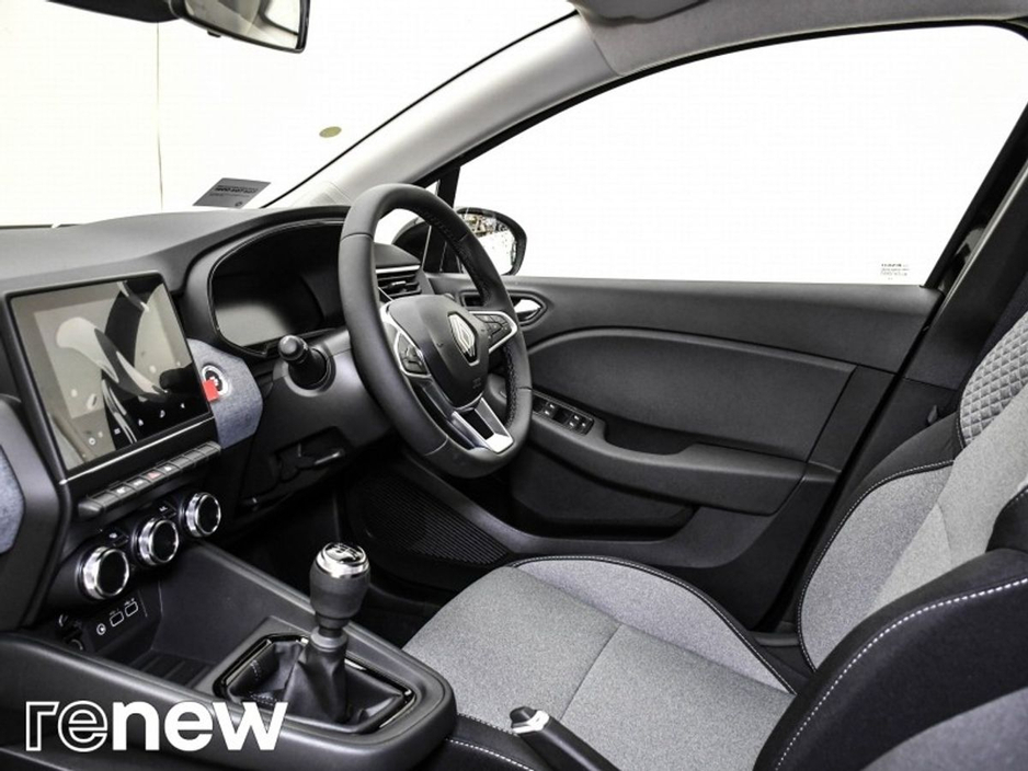 2025 Renault Clio - image 5