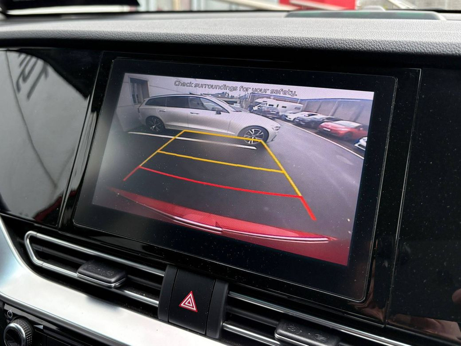 2022 Kia Niro 64kwh Long Range, Auto, CarPlay, Camera, Privacy Glass, 17" Alloys, Cruise Control - First Registered in April 2022 - Trade In Price €20, 999 €19,999