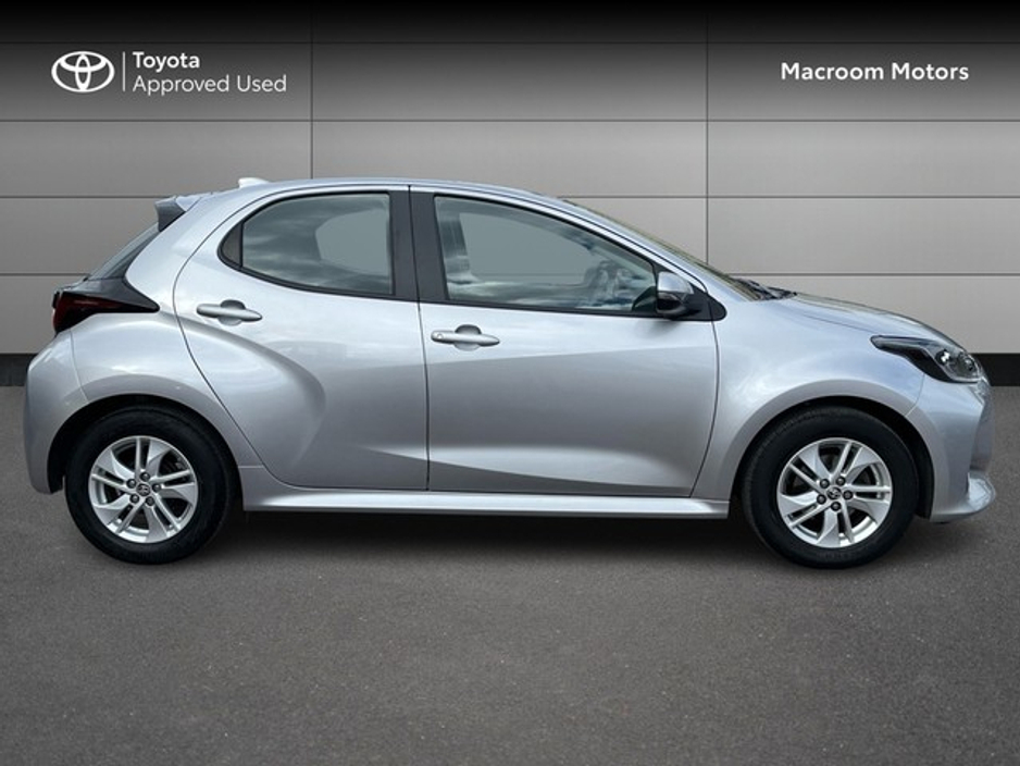 2024 Toyota Yaris - image 3