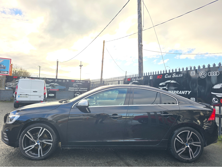 2018 Volvo S60 - image 4