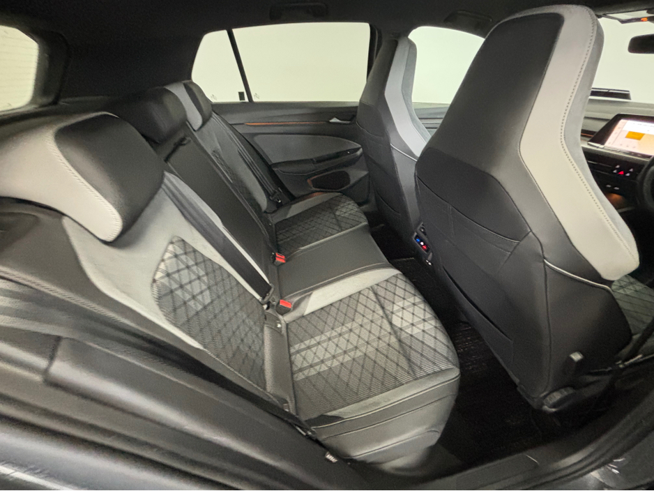 2021 Volkswagen Golf - image 13