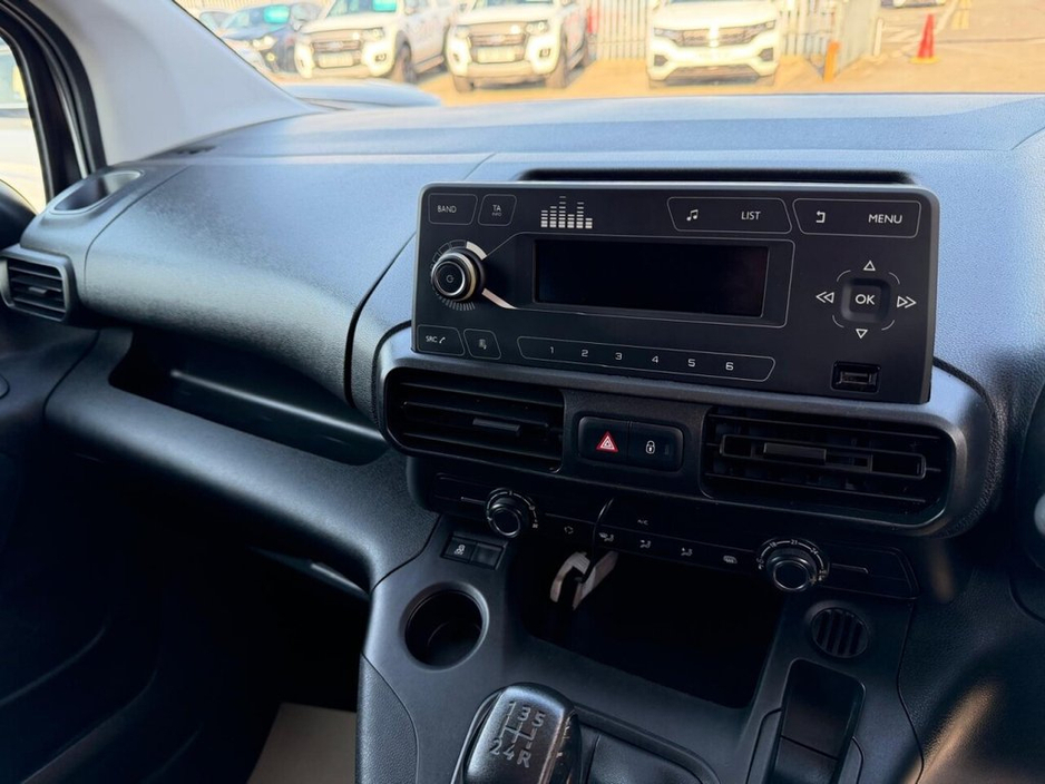 2020 Vauxhall Combo - image 21