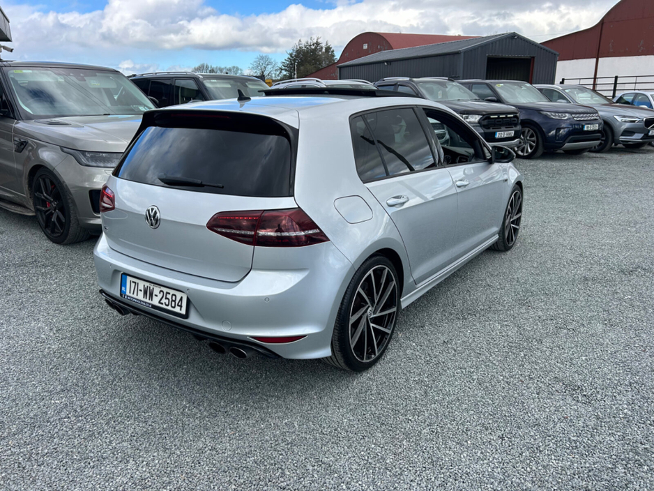2017 Volkswagen Golf - image 2