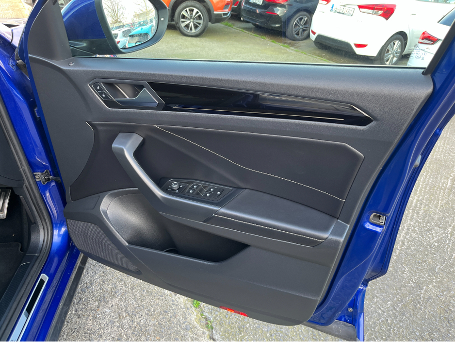 2024 Volkswagen T-Roc - image 12